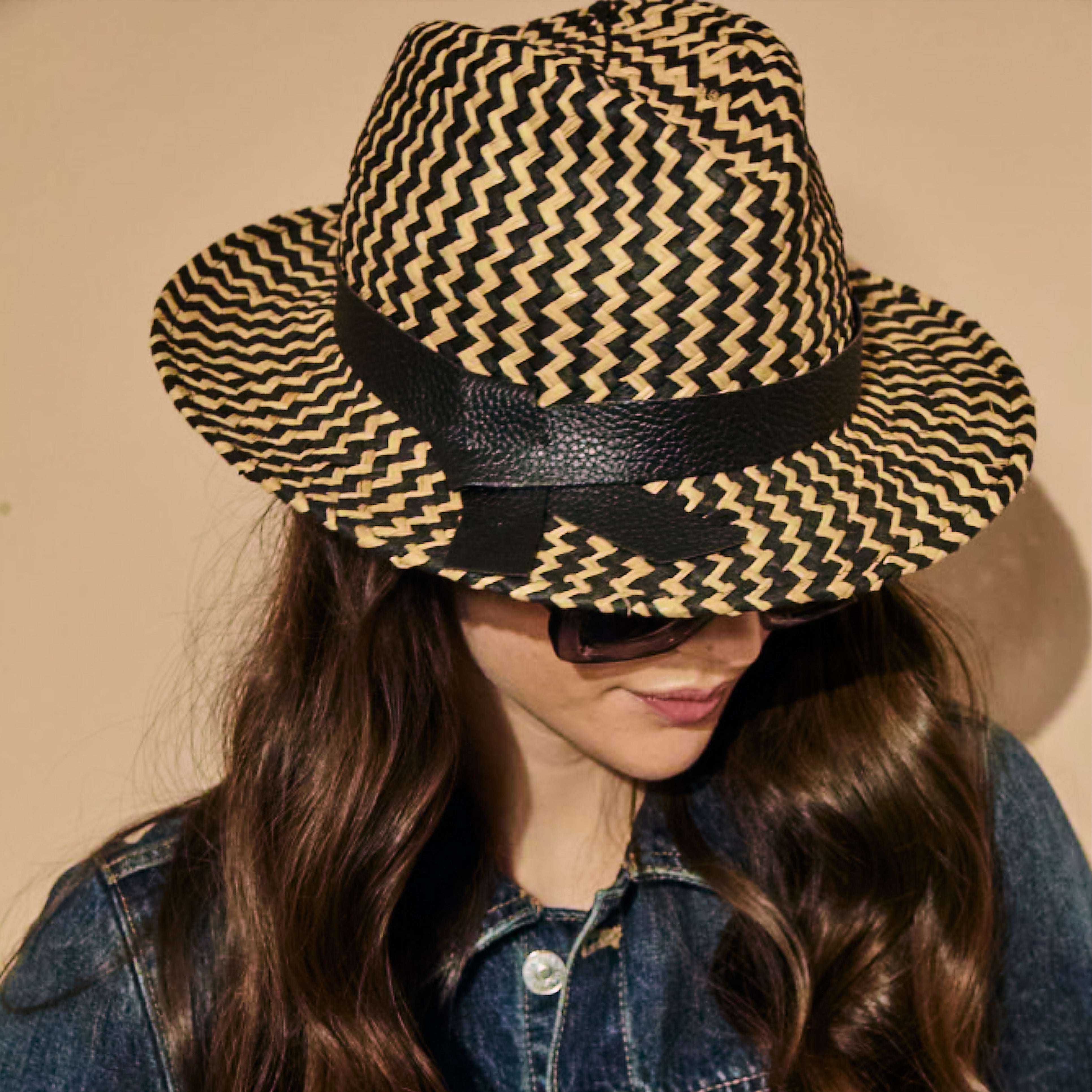 Sardegna Fedora in Raffia Black and Natural | Boho Raffia Fedora